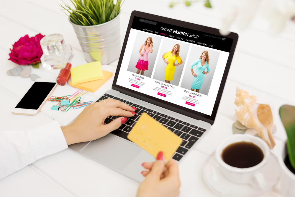 7 IMPORTANT REASONS TO BUY CLOTHES ONLINE