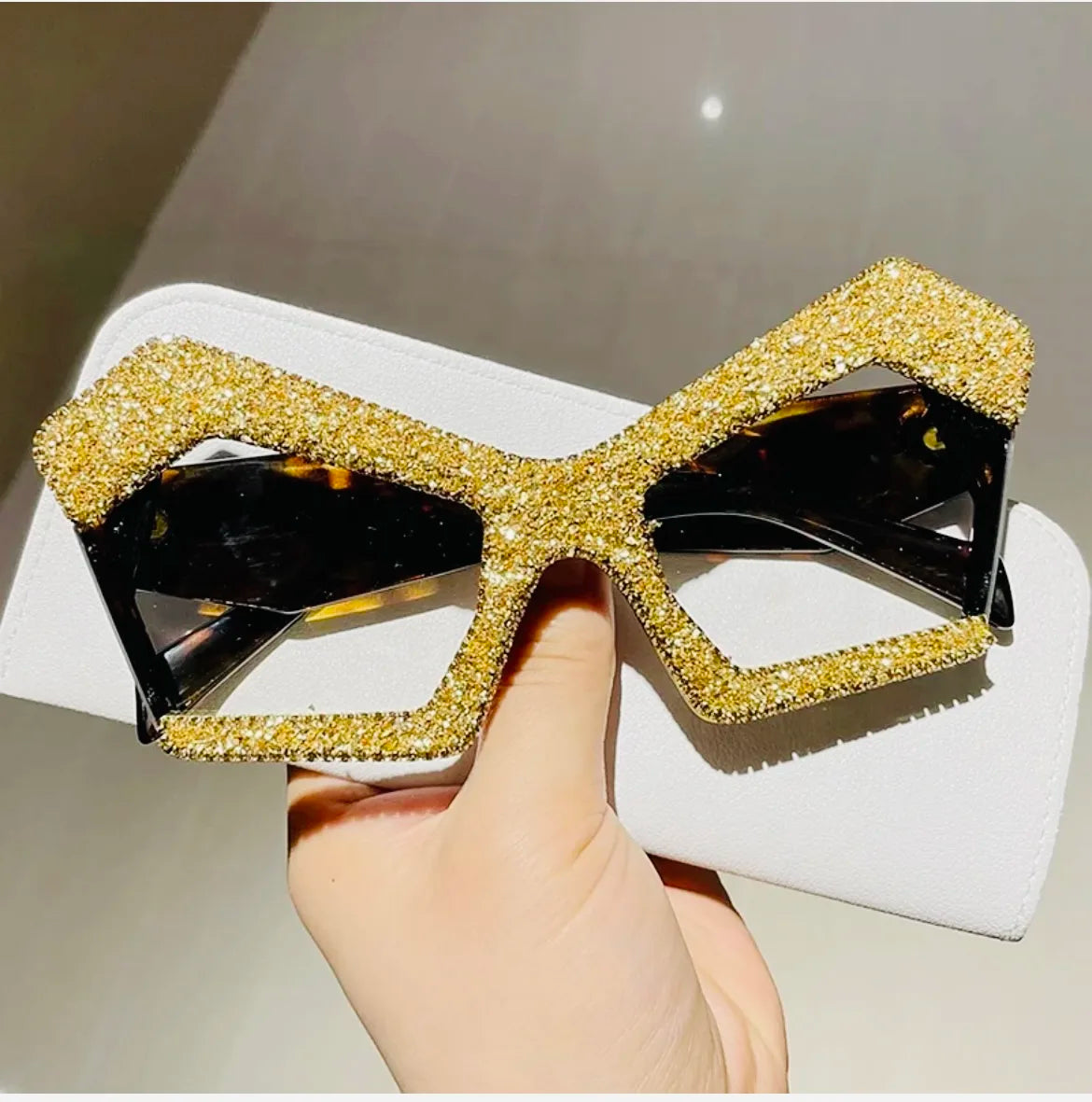 2023 Unique Irregular Personality Over Sized Eye Glasses Luxury Brand Candy Color Woman Sunglasses Decorative Fashion Shades